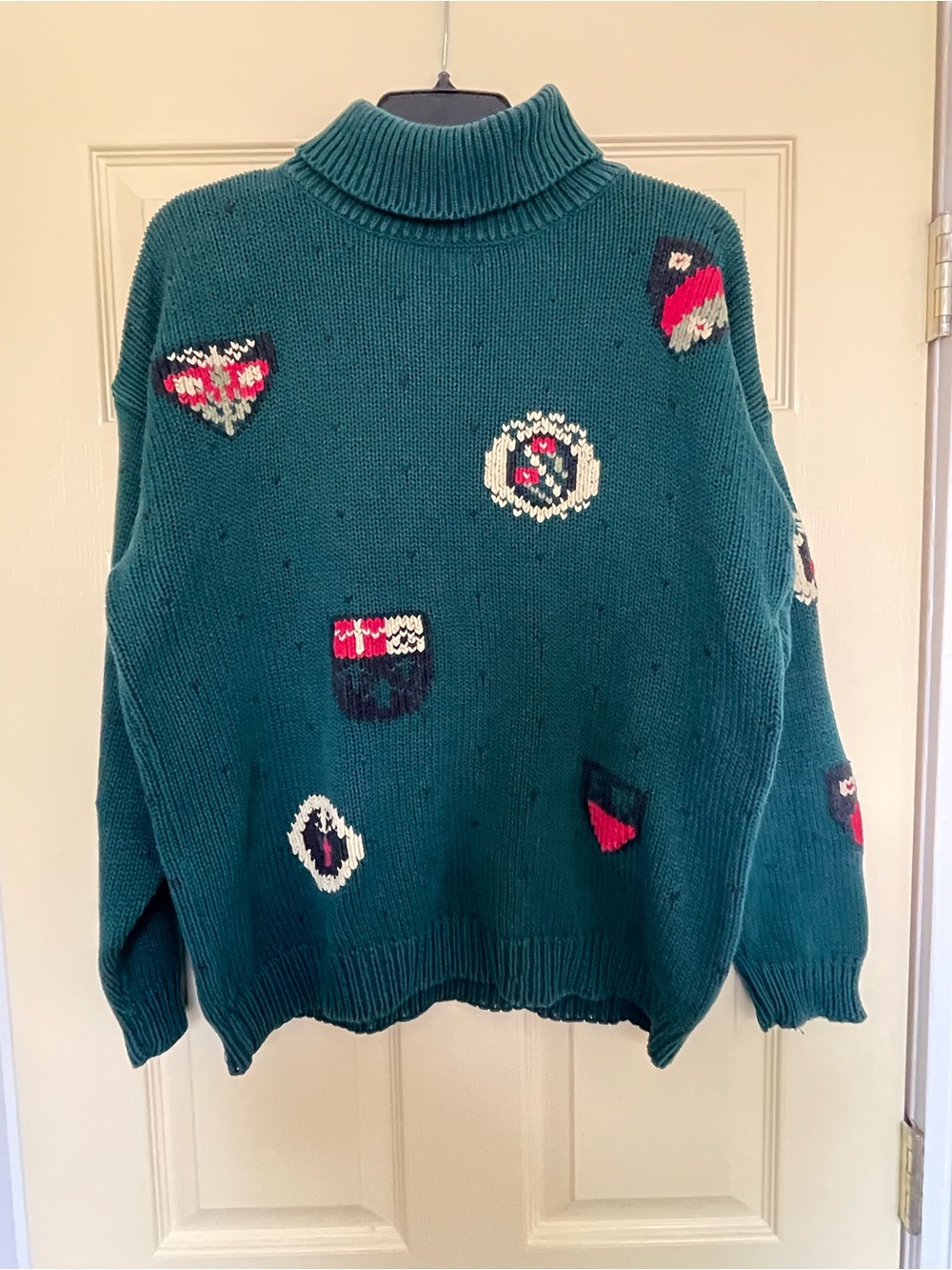 Cambridge Dry Goods green coat of arms turtleneck sweater M